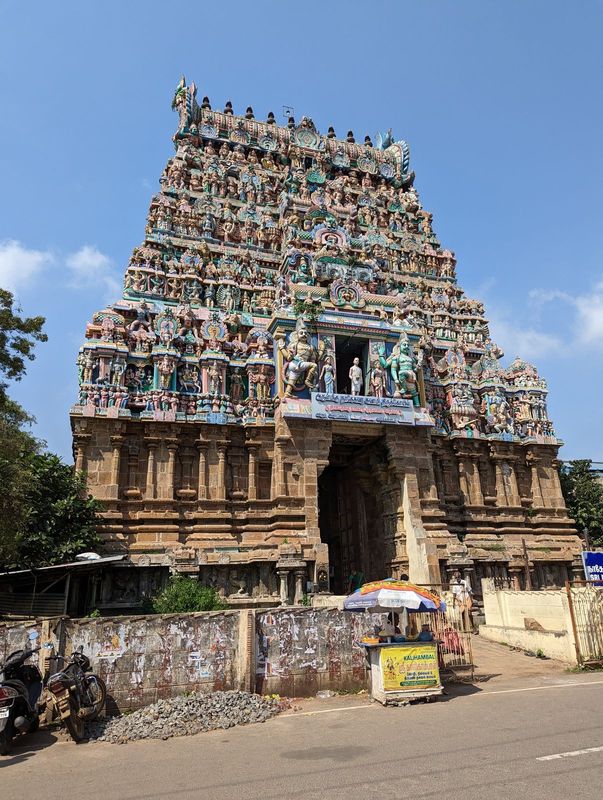 We've moved to an older temple in the center of Kumbakonam.  The Encyclopedia of Indian Temple Architecture calls this "perhaps the most cel