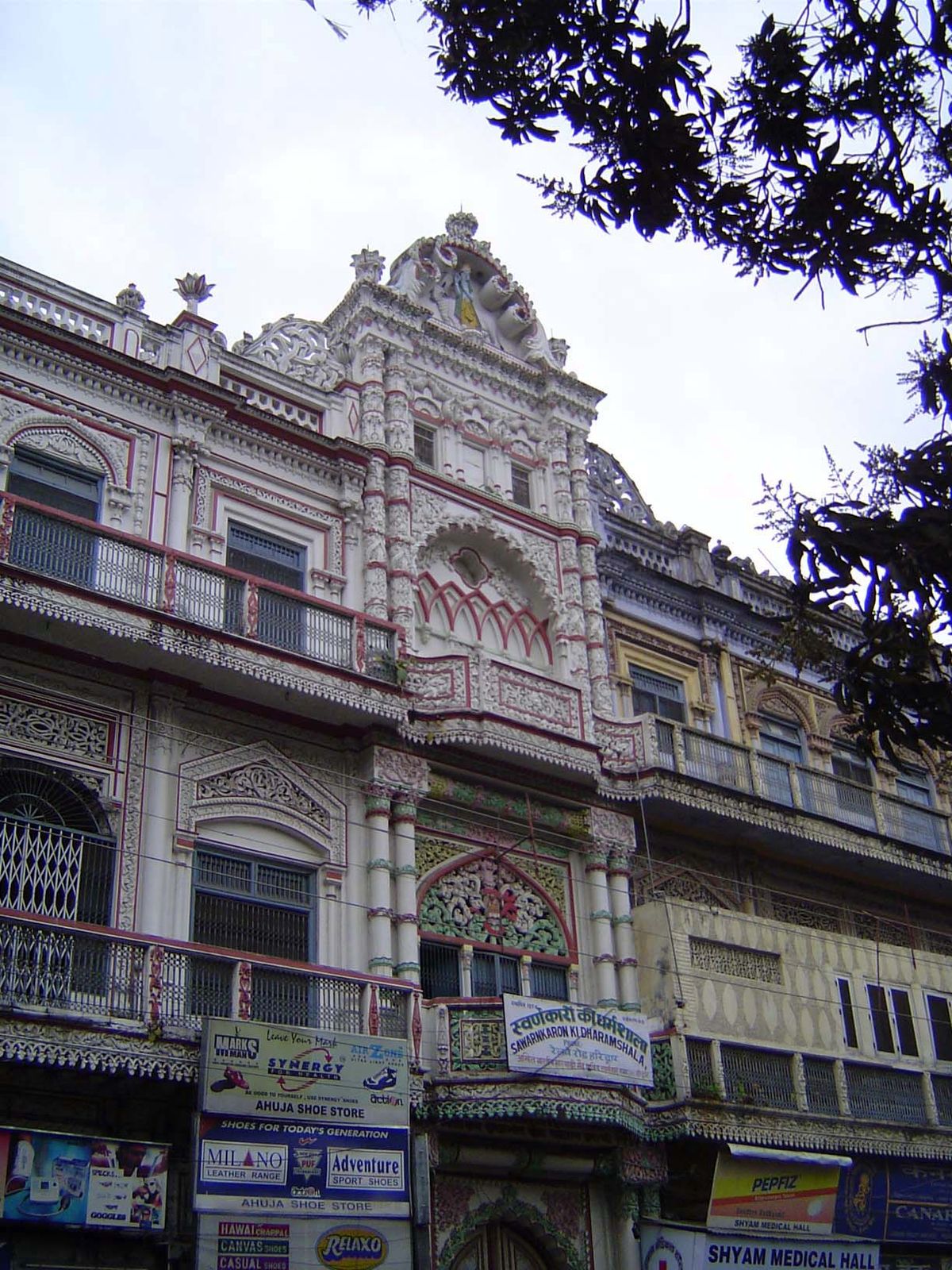 The Sawarnkaron Dharamshala, one of many rest houses for pilgrims.