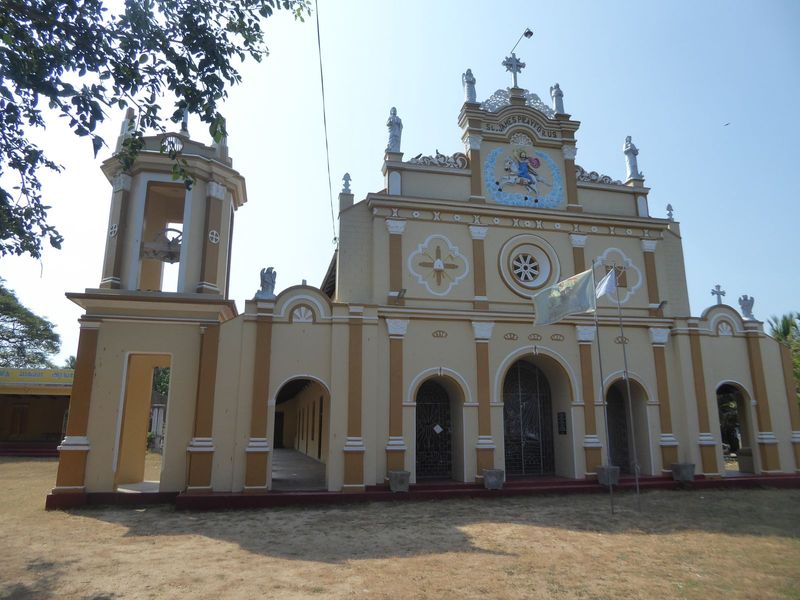 Churches cluster at the village of Kayts pronounced "kites". Here's the oldest of them, St. James, and it sets the standard. It also raises 