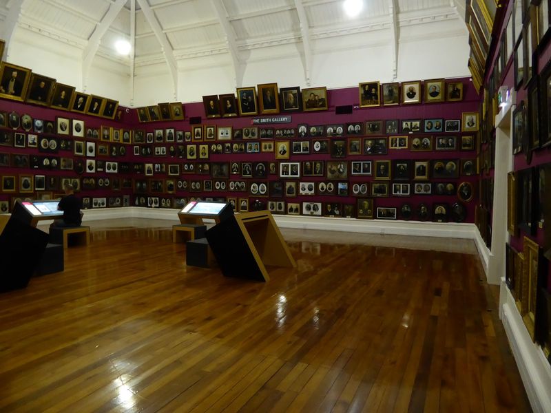 The museum was created by the Otago Settlers Association, established in 1898 to celebrate the 50th anniversary of Dunedin's settlement. Mem