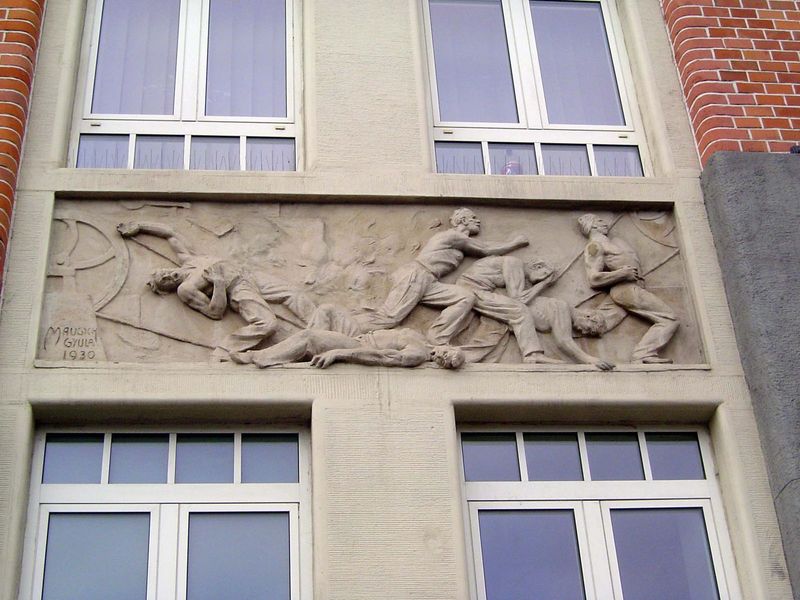 What kind of labor strife did the artist have in mind?