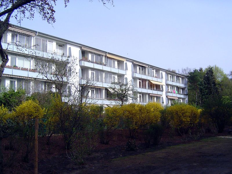 The project expanded further in the 1950s, when these buildings by Hans Hoffmann were added.