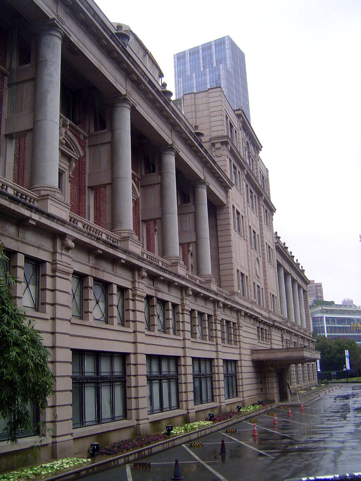 The clubhouse itself, reminiscent of London's Piccadilly Hotel.