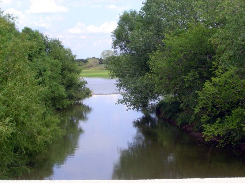 End of the canal, as water drifts into this second reservoir.