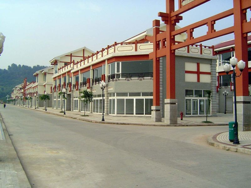 It's near Dazu City, which is roughly midway along the expressway between Chongqing and Chengdu. Here, in Dazu City, a bit of new-town const