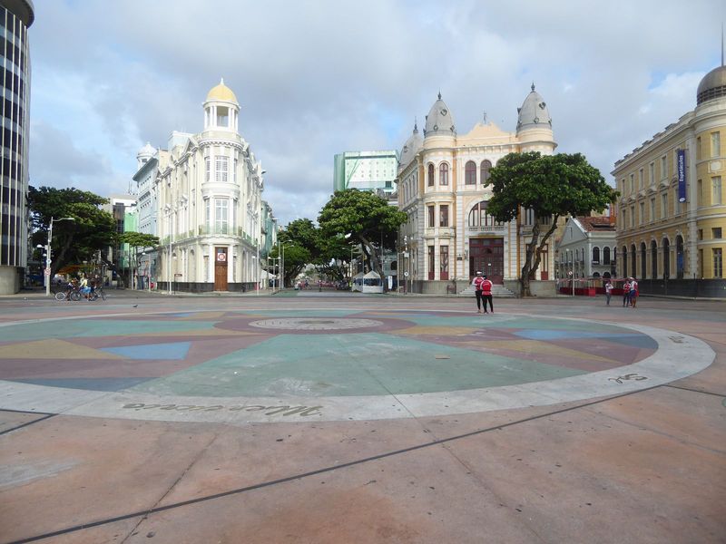 We're now in the heart of the business district of Recife Antigo. The paving star is Marco Zero, installed in 1938 to mark the point from wh
