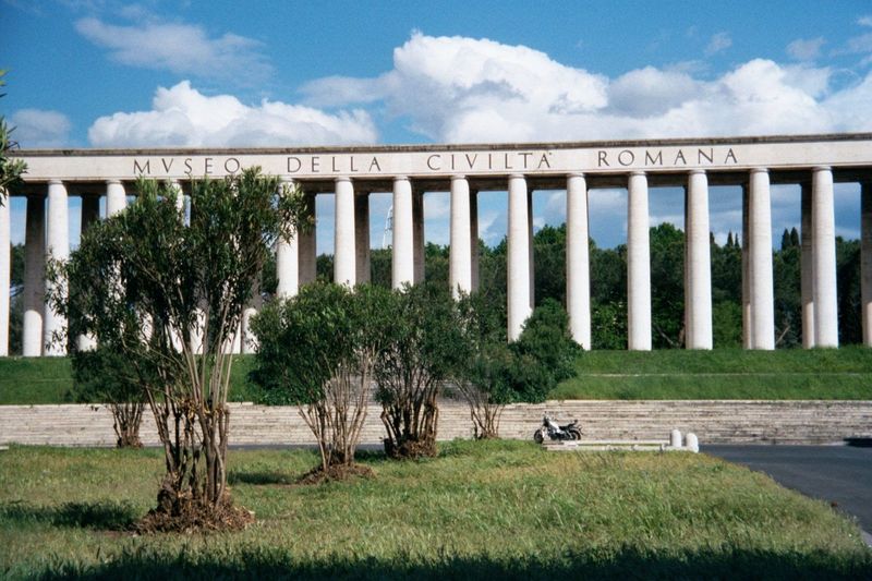 The break with the past was not so complete. Here is the massive colonnade of the nearby Museum of Roman Civilization.