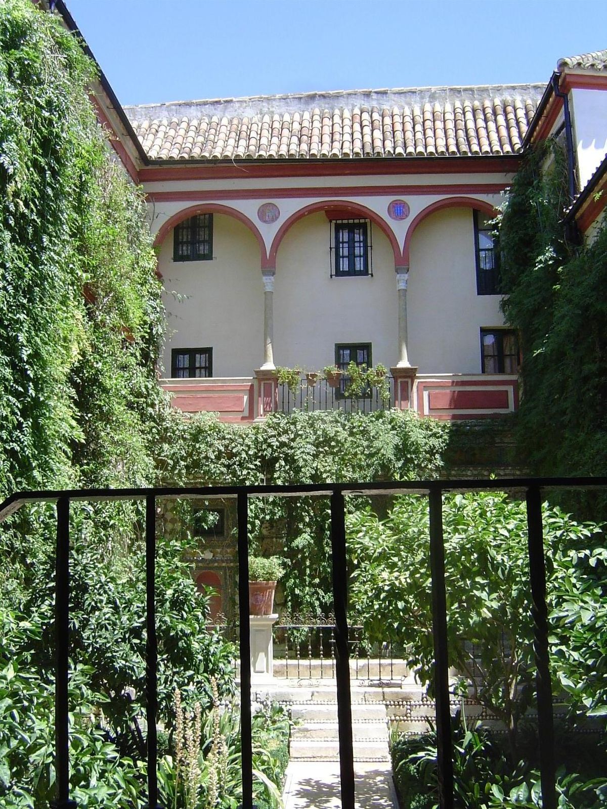 An open window into a Juderia courtyard.