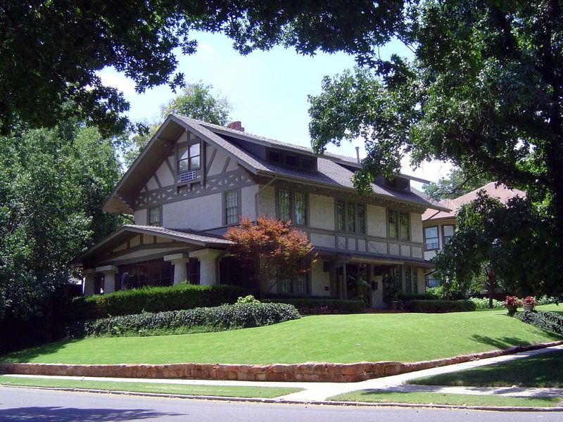 Another house in the gap: 600 NW 15th, built in 1907 and in the same family since at least 1978.