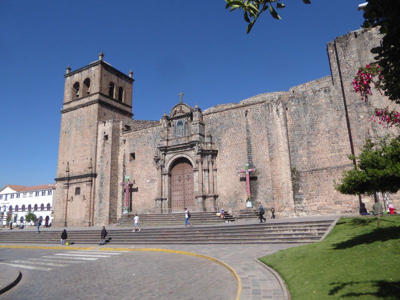 Here's the facade of the church of San Francisco, restored after a quake in 1650. Compared to the Inca walls at the Coricancha, the masonry 