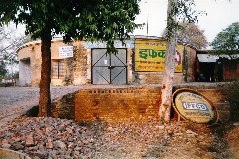 A government fertilizer warehouse was built as part of the project but is circular only because a circular foundation already existed for a 