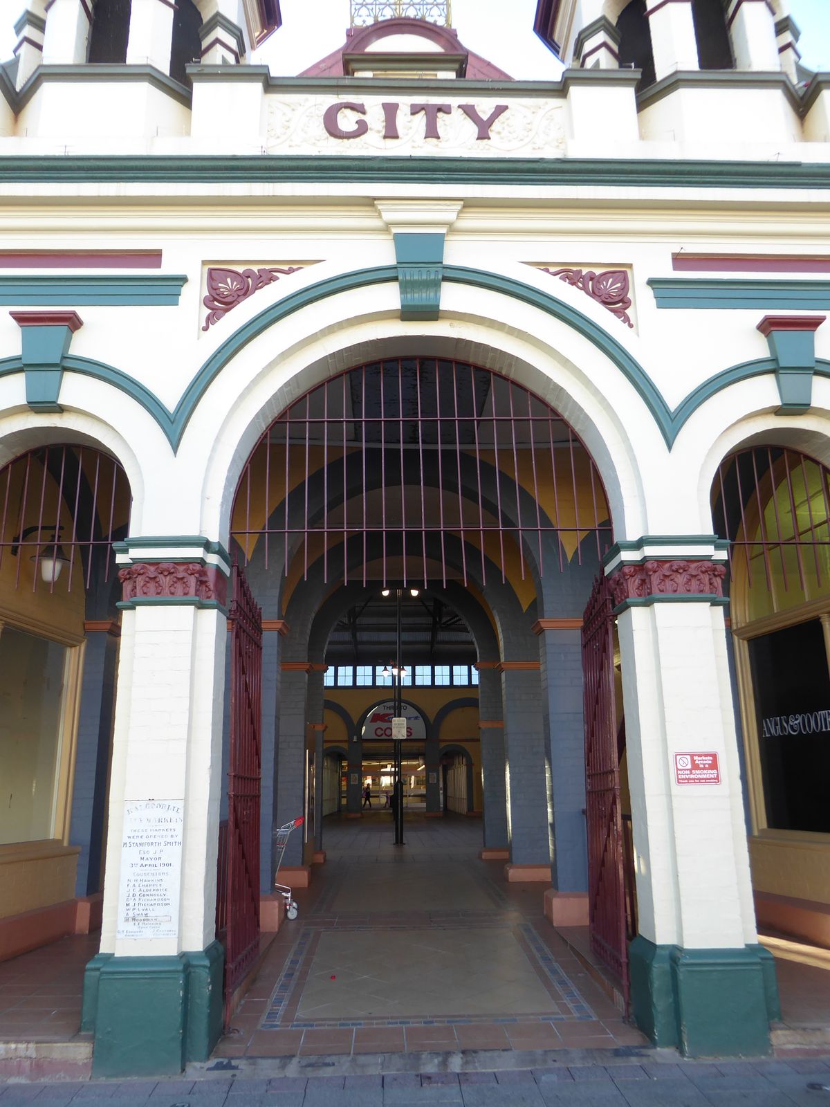 The interior courtyard was once presumably a busy place; now it's the entrance to a supermarket Cole's/Kmart and nearly all shoppers enter a