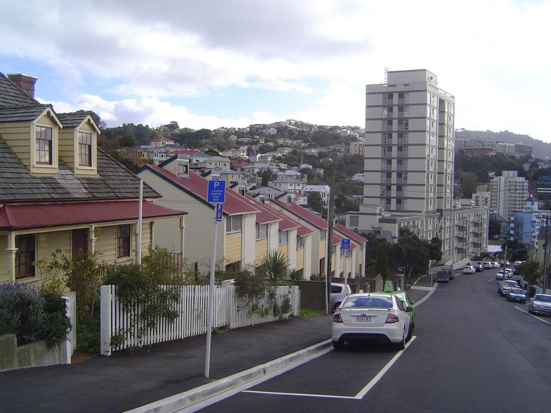 Here it is again, on the far left. Downhill it's boring time again. Up ahead are the Berkeley Dallard apartments, built in 1975 and with 153