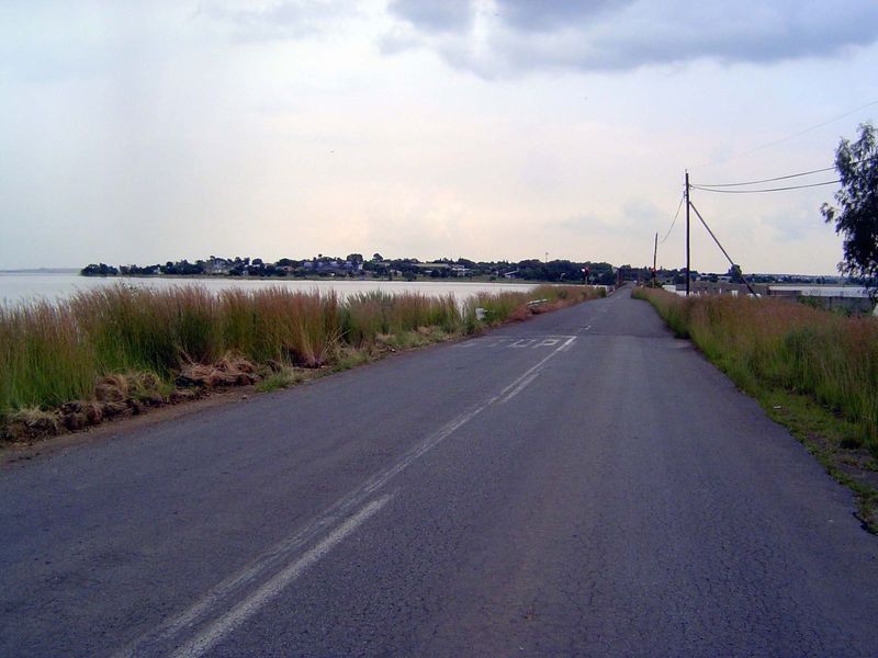 The town of Oranjeville almost gets its feet wet between two arms of the reservoir.
