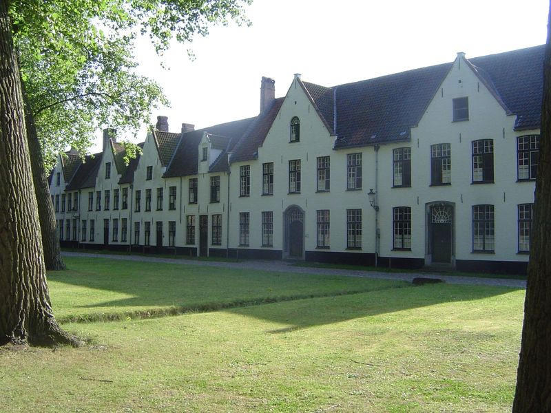 As late as 1900, there were 20 beguinages in Belgium; the one in Ghent was the biggest, with a thousand woman. Since 1180, when beguinages w
