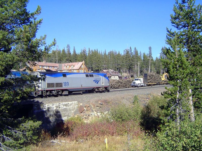 And here's that same Zephyr, now running through Summit Valley.