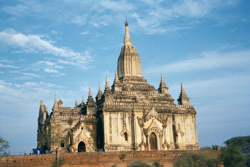 Shwe-gu-gyi, the "Great Golden Cave," built about 1131 by Sithu I. Unlike Anawrahta's temples, this one, like a Gothic cathedral, emphasizes