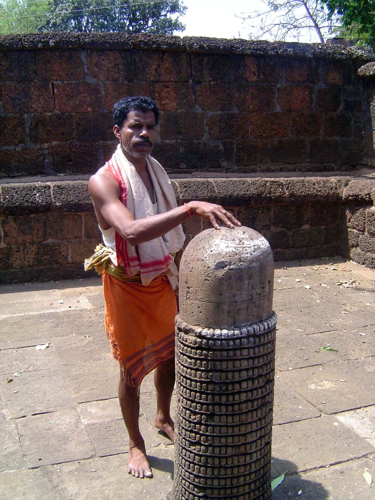 Standing next to the porch is this sahasra, a lingam carrying a thousand miniature lingams.