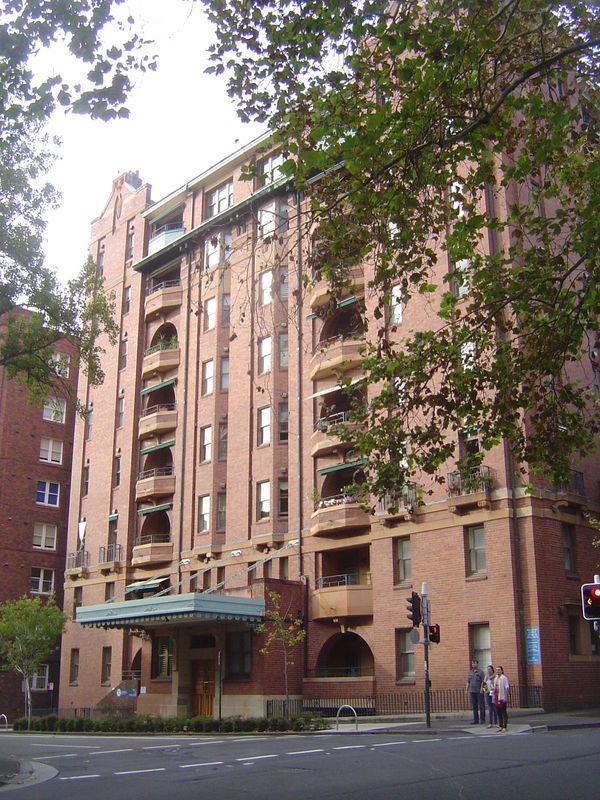 Out at Potts Point, the suburb just to the east, architects and clients were more daring. The proof is here in Kingclere, built a decade bef