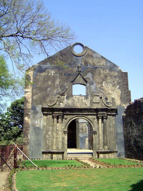 Within the fort, there's an inner fortress, and built against the wall of this inner fortress is the Church of N.S. da Vida. It's the oldest