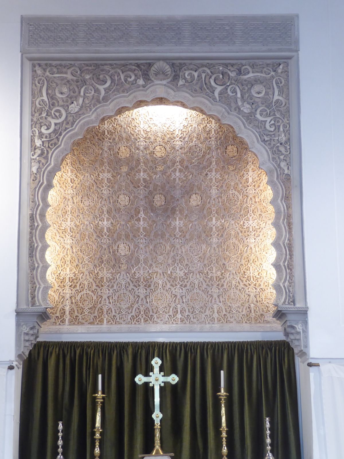 Panel behind the altar.