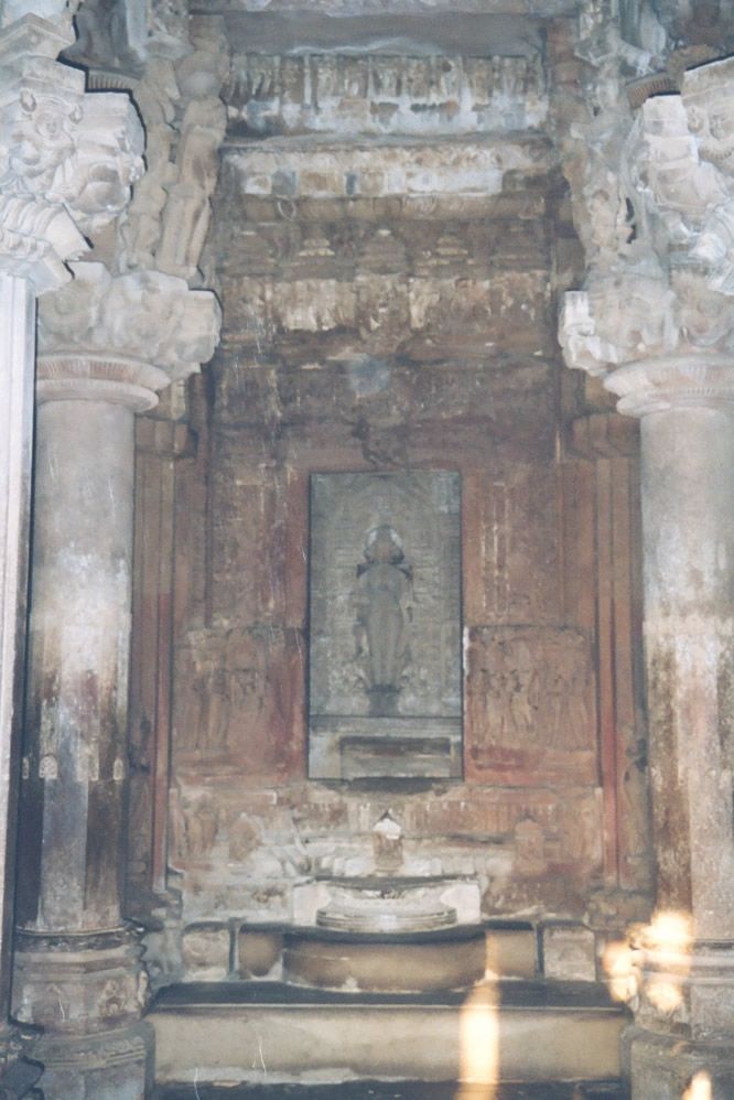 The mandapa of the Lakshmana Temple and the doorway dvara-sakha into the garbhagriya.