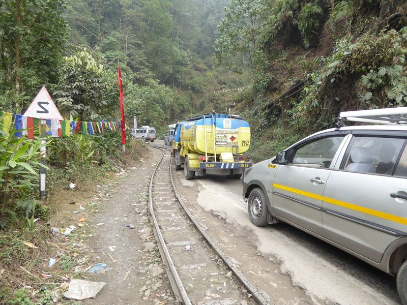 Often the road is superimposed on the track, which means that vehicles have to be ready to move aside. That's not as tricky as it sounds, be
