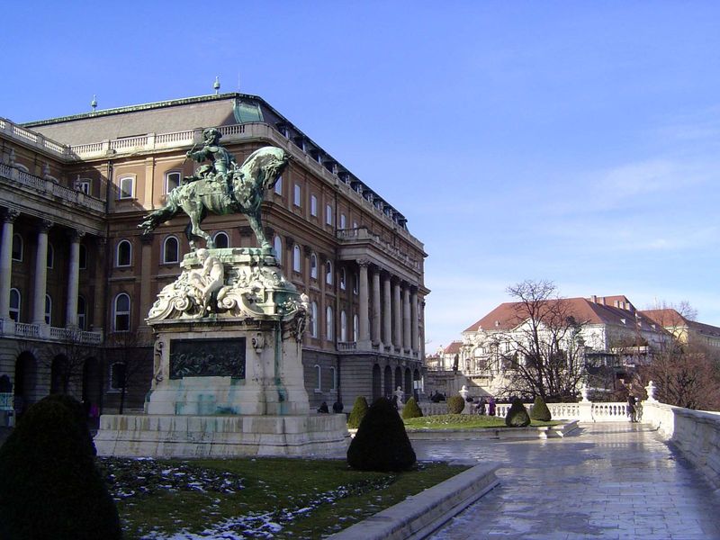 The facade facing the river. It's all post-war, except for the equestrian statue. Prince Eugene 1863-1736 was a soldier in the service of th
