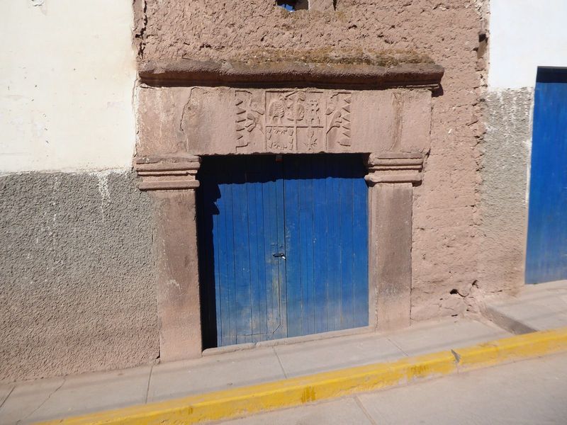 Other houses in town adopted the practice of displaying a coat-of-arms on the lintel.