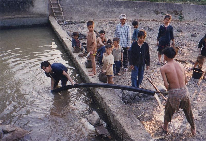 The tube has a thin pole with a plunger on the far end. Pulled swiftly out of the tube by the man on the right, it creates suction that brin
