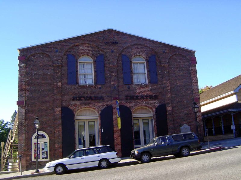 The Nevada Theater, which claims to be the oldest in California, opened in 1865, closed in 1957, but reopened in 1968. Mark Twain appeared h