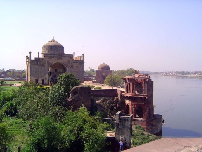 Looking downstream; Agra is in the distance, and the Taj on just below the bend of the river and on the other side..