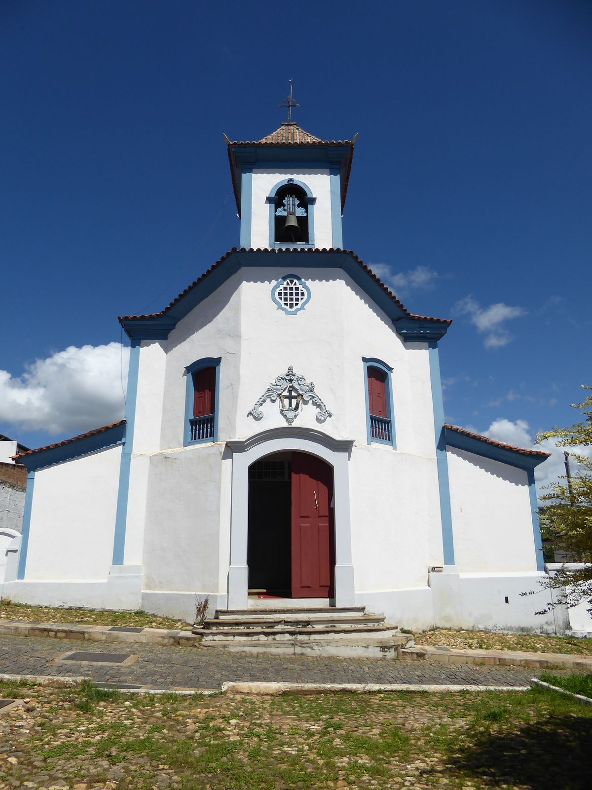 Before we get there, and off to the right a block, there's a simpler church, with a single tower. It's probably Our Lady of Saint Anne.