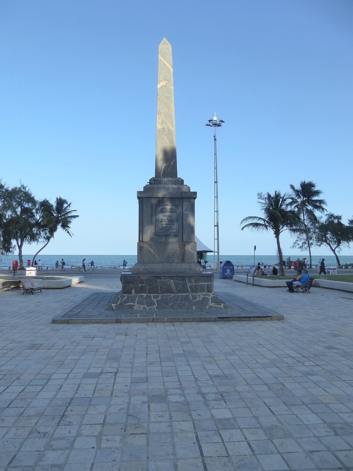 A monument recalls the development of the neighborhood, Boa Viagem, about 1930.