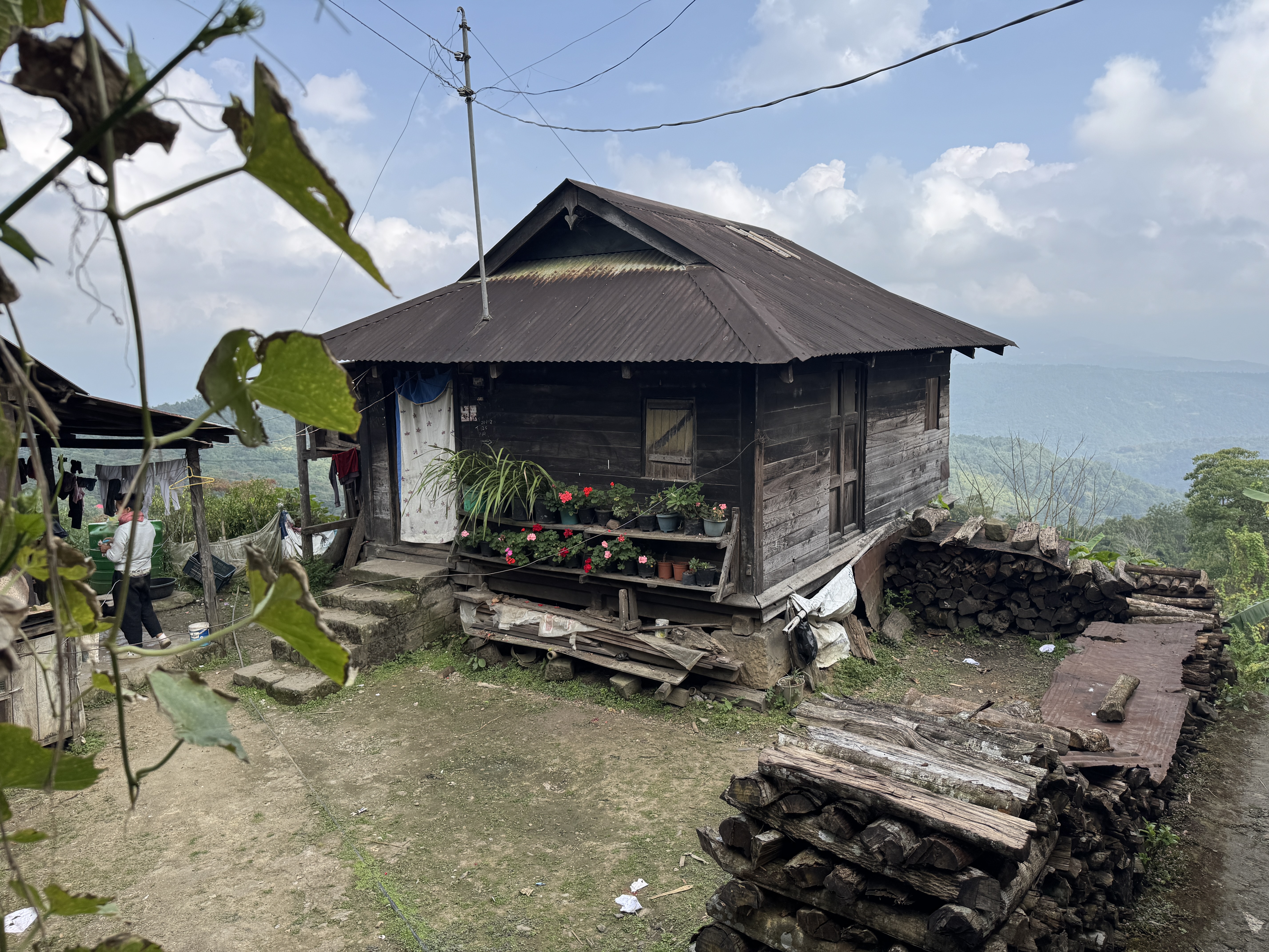 This house is at the edge of the ridgetop village.  The Commonwealth War Cemetery is four miles to the north.  The connection is this: we're