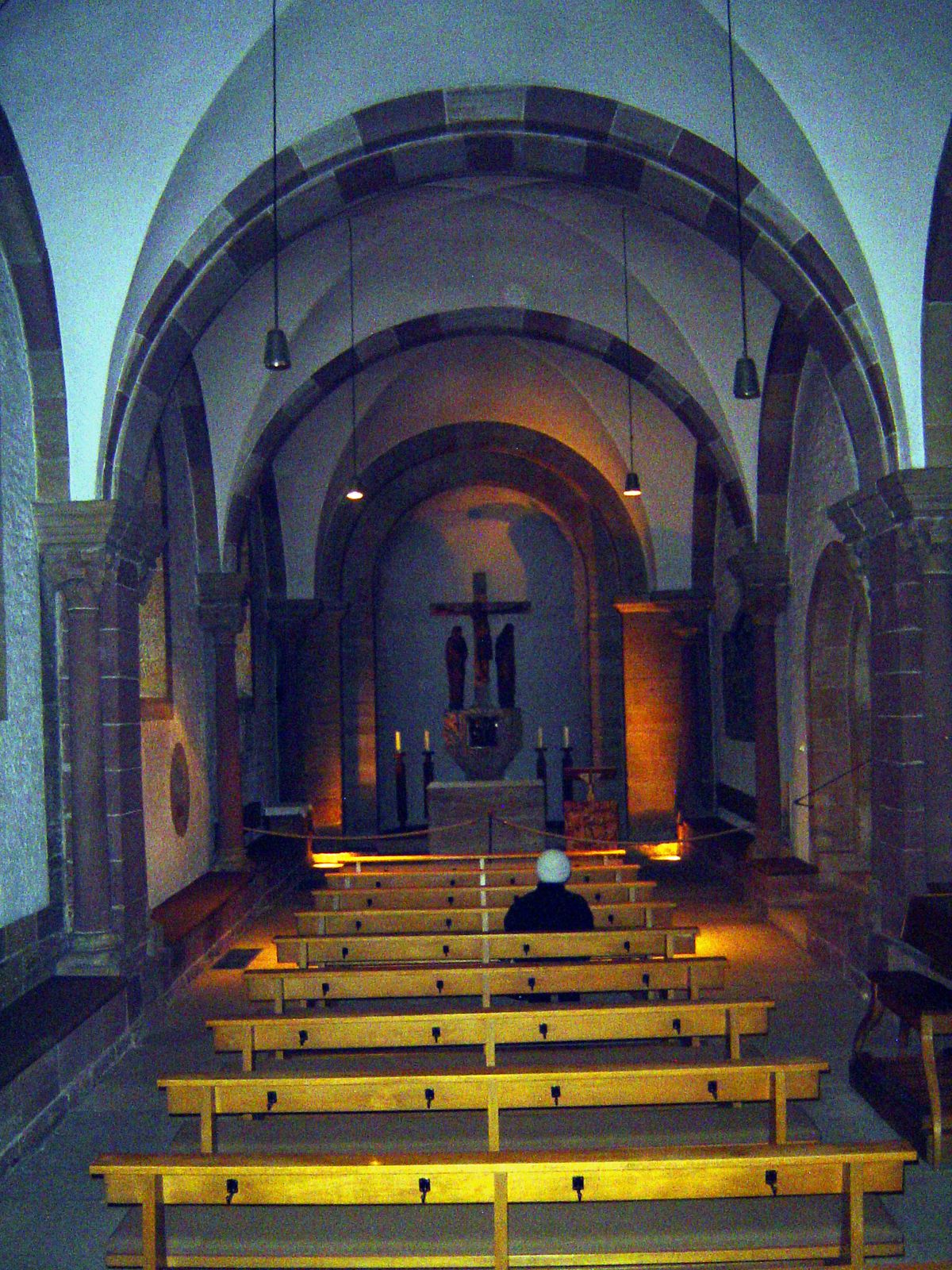 A simpler, more static chapel was added sometime before 1610.