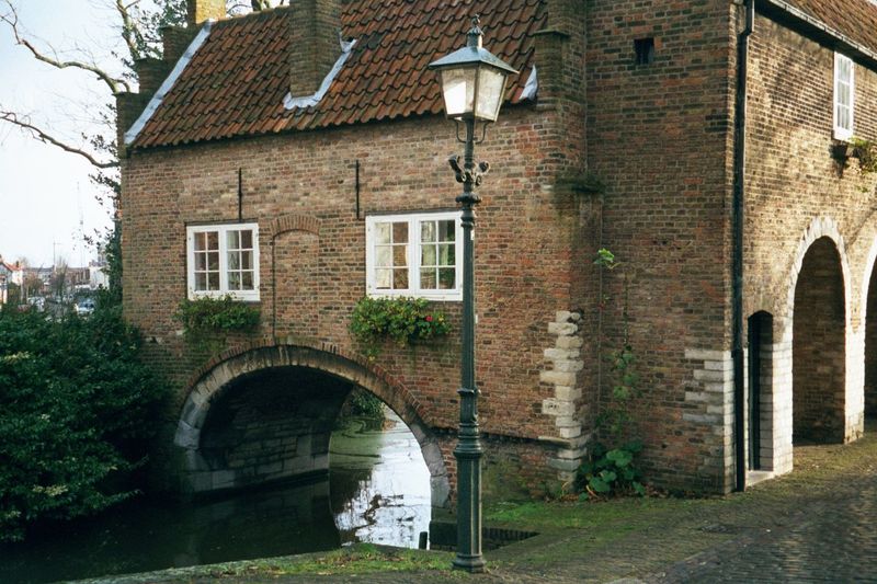 The gate is also a water gate: here is the passage into the East India Canal.