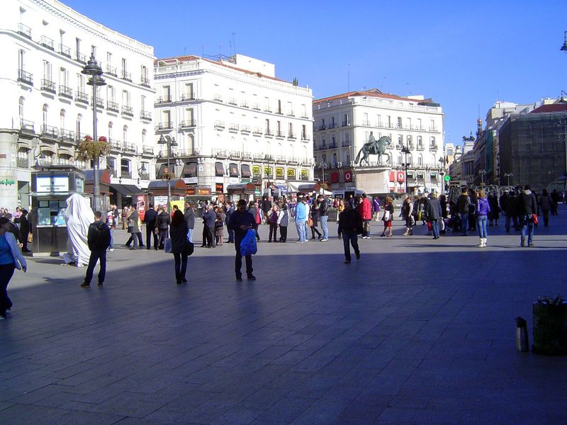The bank buildings of the Alcala can be seen in the far distance, as Alcala leaves the Puerta del Sol. The name Sol comes perhaps from a van