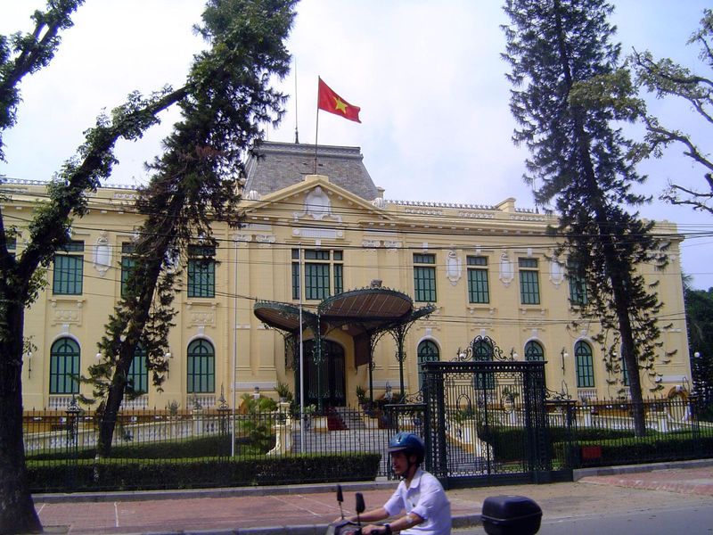 The building survives today as the government guest house.