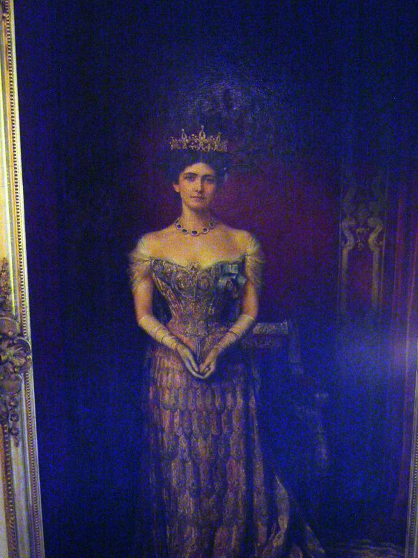 Curzon the viceroy is buried in a nearby chapel along with his first wife, the American Mary Leiter, ex-Chicago and Washington, D.C. After a