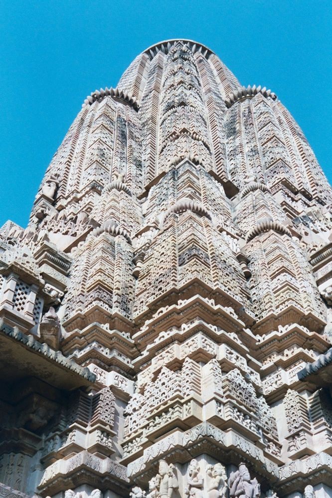 The stylistic similarities between the temples is very great: this is the Lakshmana shikara, built a century earlier.
