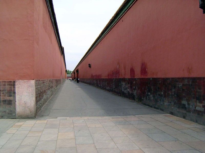 Another interior subdivision, in this case the long east alley separating two groups of east-side palaces in the north half of the city. Ima