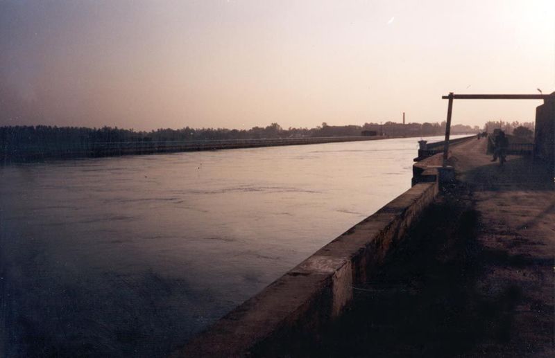 The aqueduct, seen from up top.