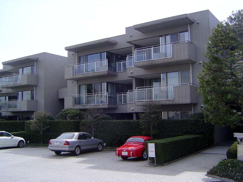 Many of the houses on the Bluff now are unreservedly modern and could be in a hundred countries.