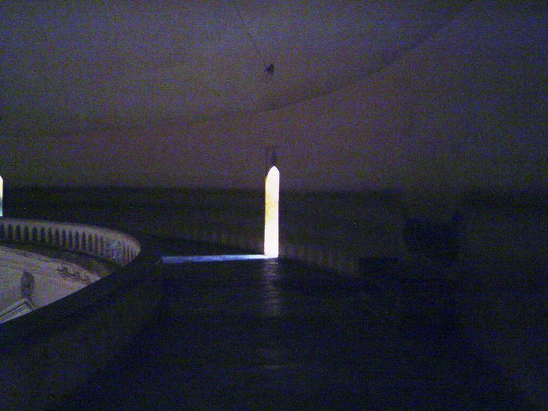 A gallery circles the dome and attracts visitors drawn mostly by its acoustic properties. A century ago, Cousins wrote p. 25-6, "The footfal