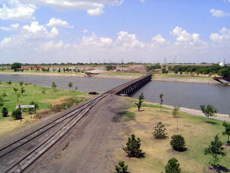 Here are the relocated Rock Island tracks as they cross from a yard on the south side of the river on their way to the Union Station, built 