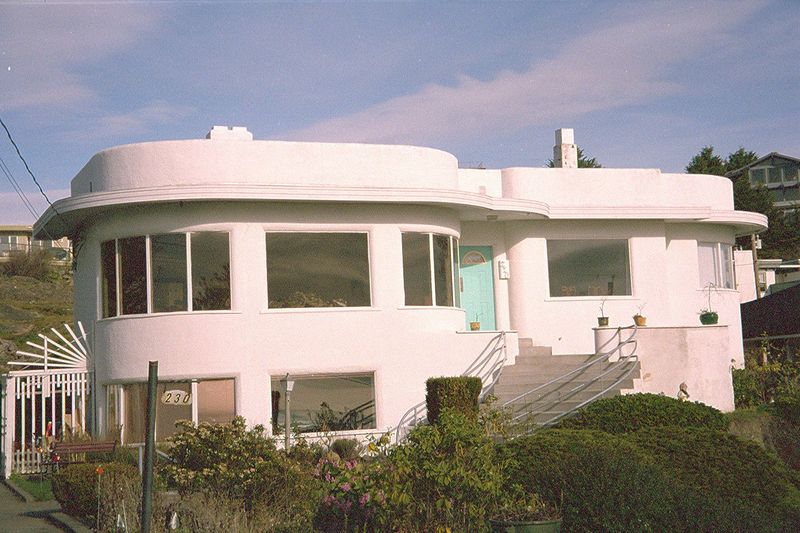 The preponderance of housing is traditional, but a few people have been building "modern" houses for a long time.