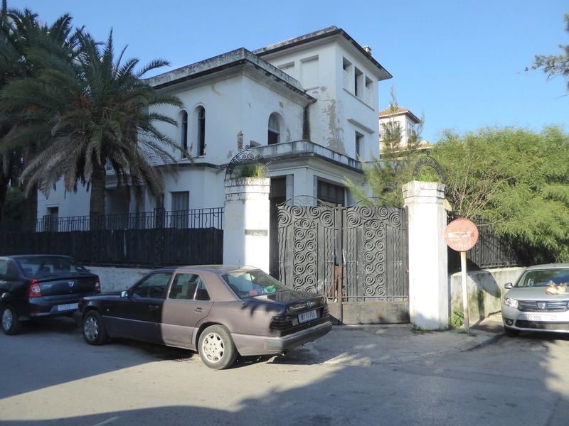 We're in the domain of European mansions.
