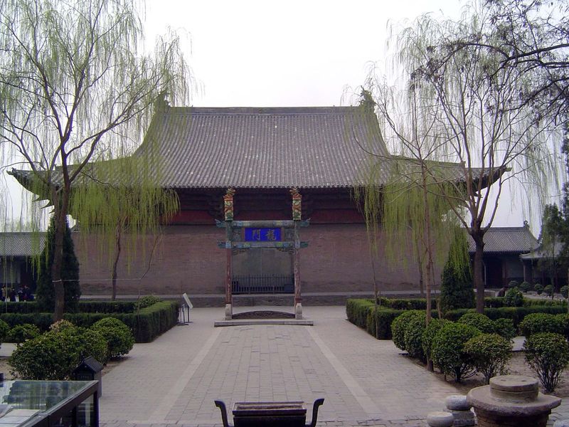 Rear of hall, with Dragon Gate.