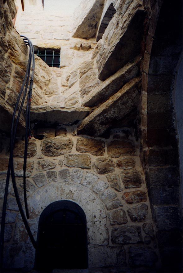 Utilities are being run. The characteristic ingenuity of local masons is displayed by the improvised stone beams, tying together two buildin